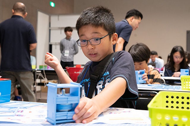 子どもたちに配布したキット1号にはちょっとした仕掛けが