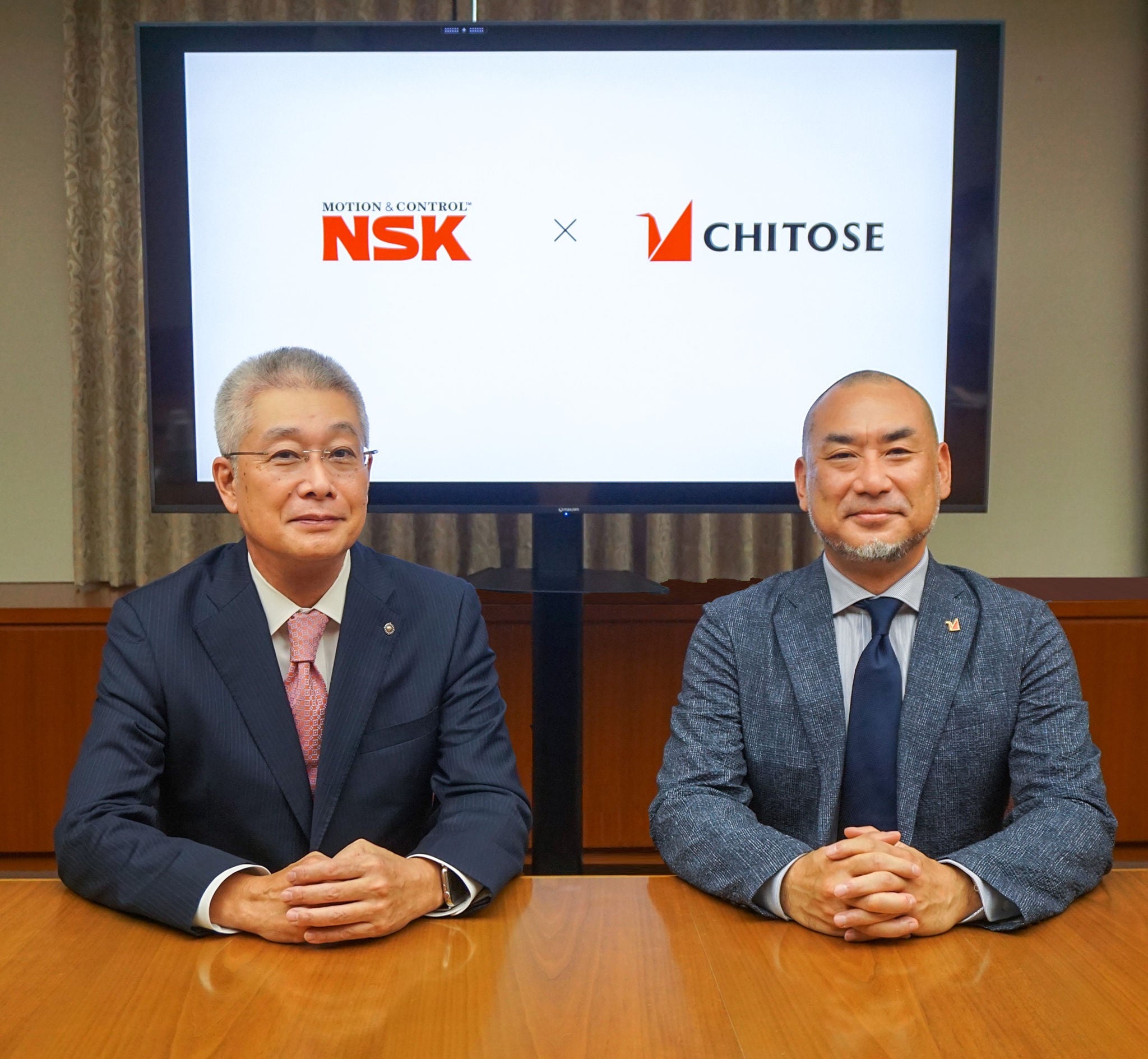 NSK representative: Akitoshi Ichii (left), CHITOSE representative: Tomohiro Fujita (right) NSK representative: Akitoshi Ichii (left), CHITOSE representative: Tomohiro Fujita (right)