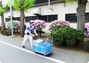 伝送(社内便)配達中