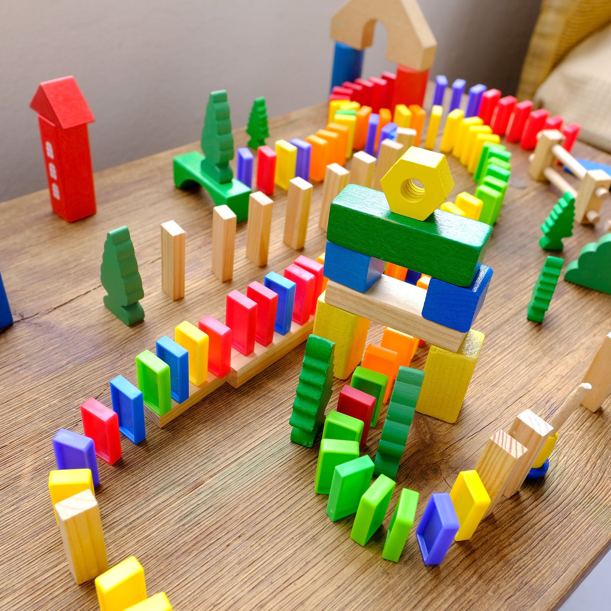 QuizKnockとコラボ、科学の面白さを楽しく学べるコンテンツを公開