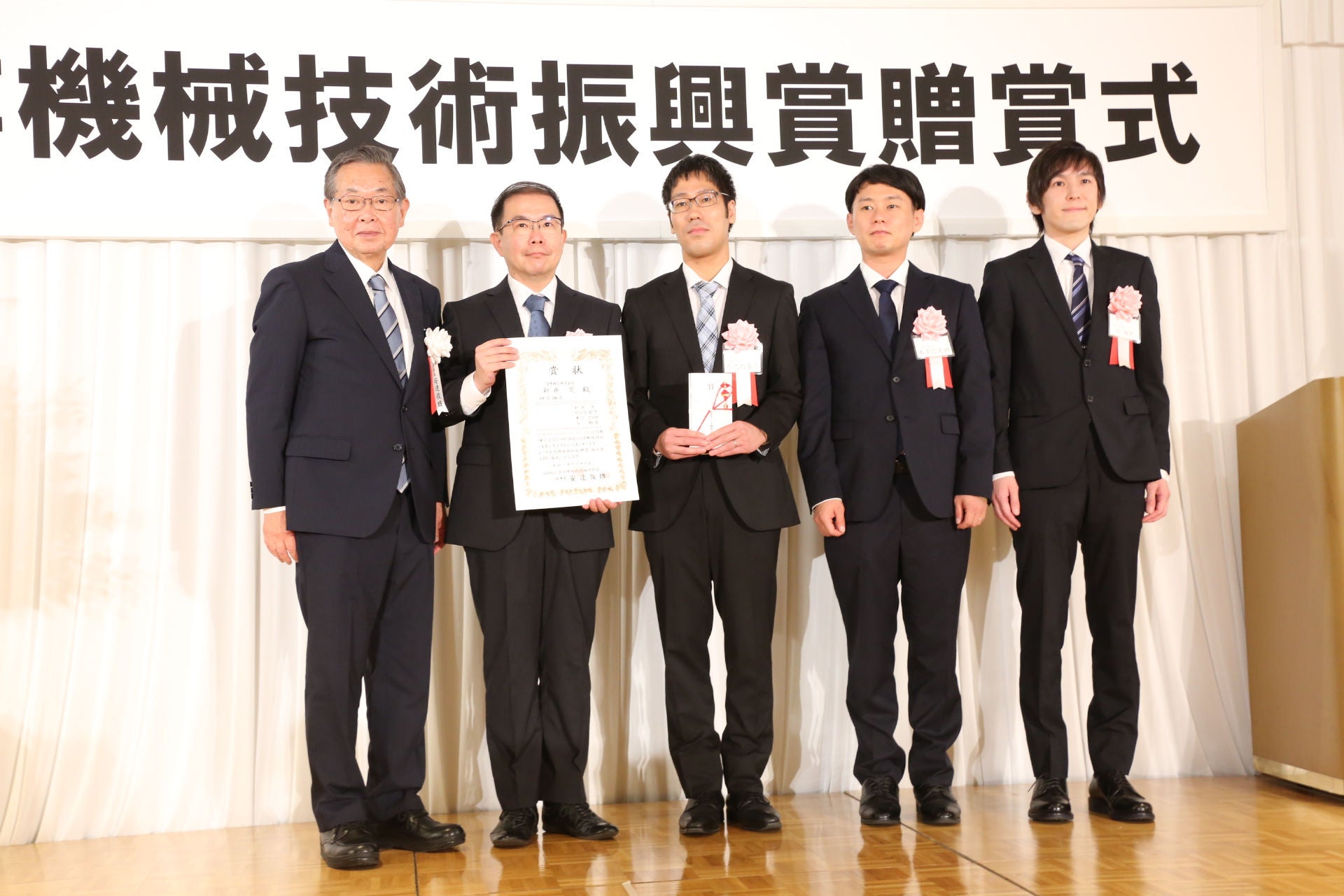 5月26日に開催された表彰式にて（写真提供：株式会社 潤滑通信社様）