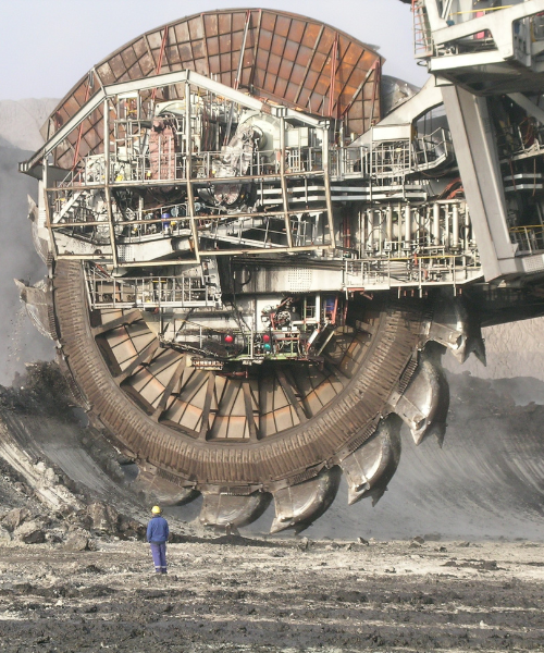 IN_QMC_Man-Excavator_500x600 - 1