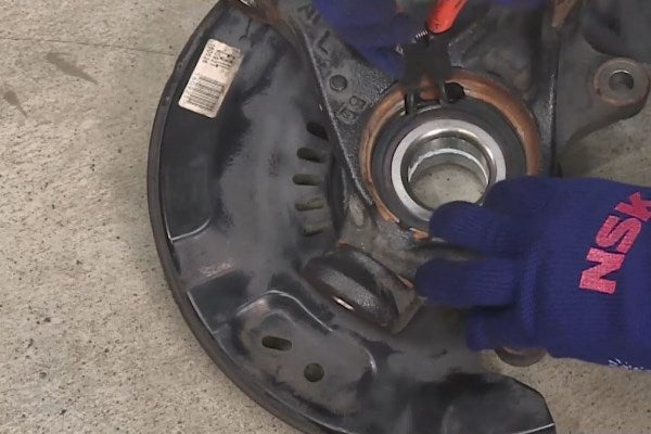 How to replace a Wheel Bearing with magnetic encoder for ABS cars | NSK ...