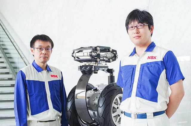 自動運転EVに向けた新提案「クラスター・ローバー・モジュール」2輪のインホイールモーターで快適に