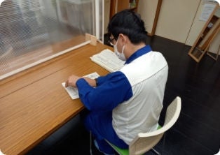 廃棄書類のホッチキスの金属類除去