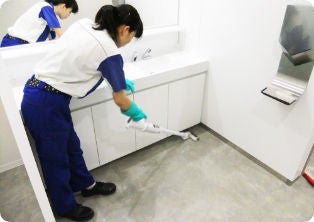 トイレ清掃の様子