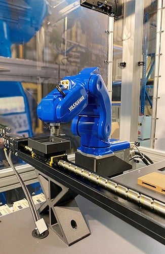 CON_NSK-monocarrier-and-robot_326x500_rgb_96dpi.jpg Monocarrier NSK et robot Yaskawa