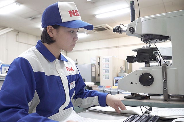 石部工場で働いている選手たち