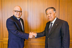 (From left)Mr. Sugimoto, V Technology Co., Ltd. and Mr. Otsuka, NSK Ltd.