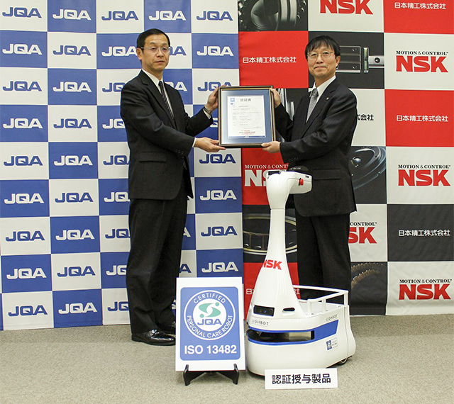 On the left, Masayasu Hozumi (JQA Senior Executive Board Director & COO) and on the right, Hiroyuki Ito (Vice President and Head of New Field Products Development Center, Technology Development Division Headquarters*)<br>* Title at the time