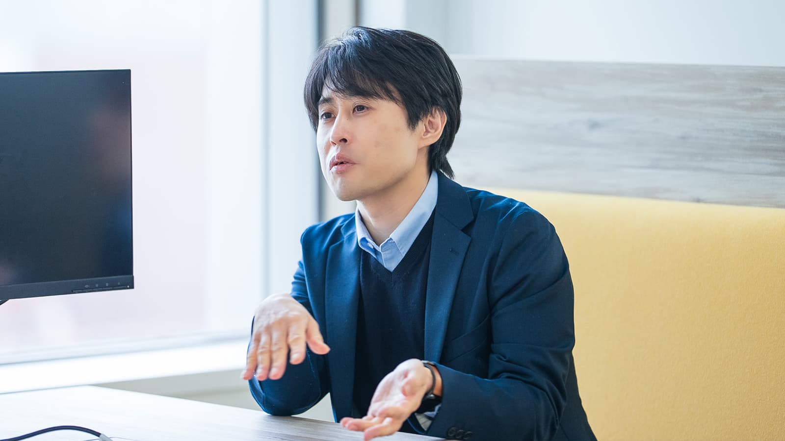 Interview Photo01