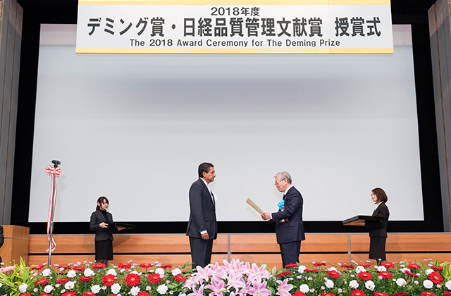 (写真右)RNSS会長 ラクシュミナラヤン ガネッシュ