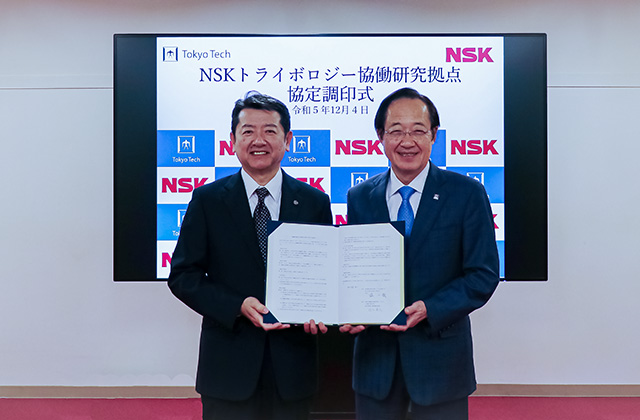 (左)日本精工株式会社の近江勇人執行役専務 / (右)東京工業大学の益一哉学長